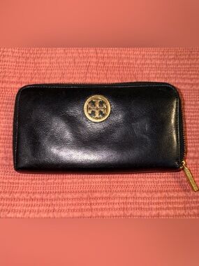 Tory Burch Black Leather Zip Around Continental Wallet Gold Logo Organizer